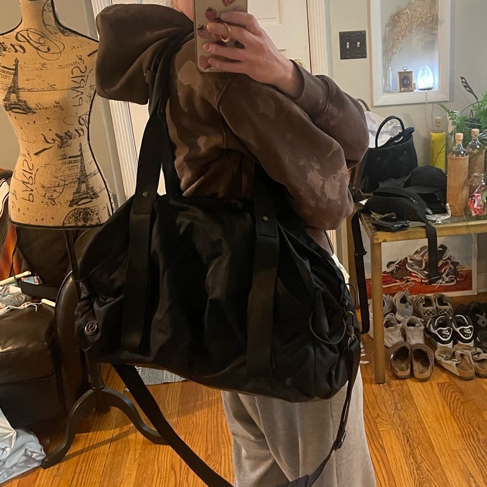 Lululemon Large Duffle Bag - Picture 16 of 16